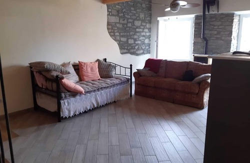 Corniglio Apartment | Myosotis Apartment "AT BENNY'S HOUSE"