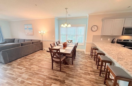 Central Myrtle Beach Condo | Myrtle Beach 2 Br Condo, Pool View,1 mile to beach, Close to Dining and Shopping