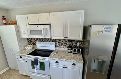 Surfside Beach House | Myrtle Beach-Steps to beach-Ocean Lakes-2 Golf Carts
