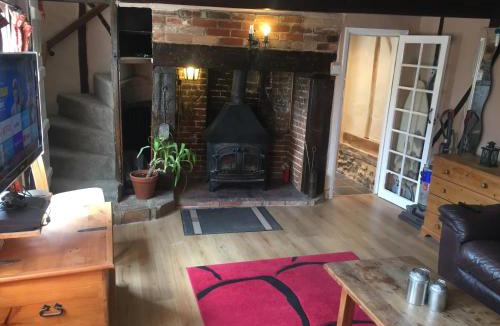 Dickleburgh House | Myrtle cottage