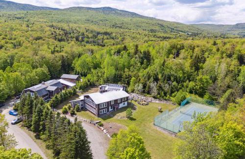 West Dover Villa | Myrtle Villa 7BR Near Mount Snow with Indoor Heated Endless Style Pool Outdoor Hot Tub