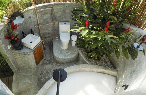 Historic Center Bed & Breakfast | Nómada Tayrona - Riverfront Boutique Glamping - AC - Hot water - Private garden.