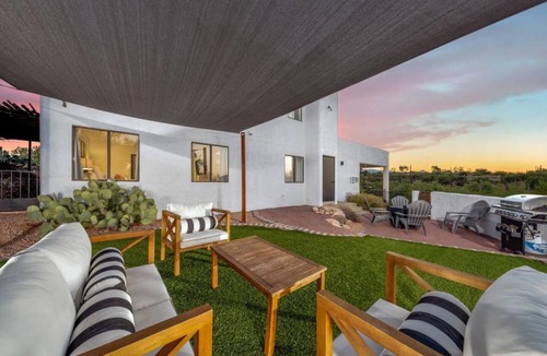 Catalina Foothills Estates House | N Campbell