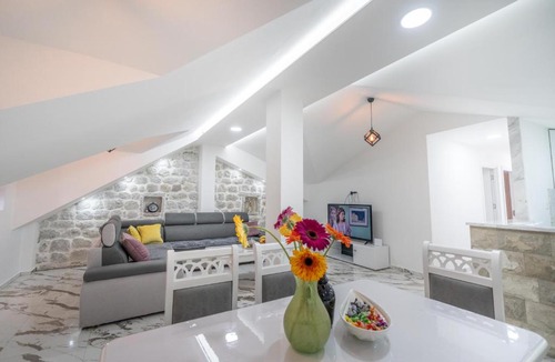 Risan Apartment | N&N
