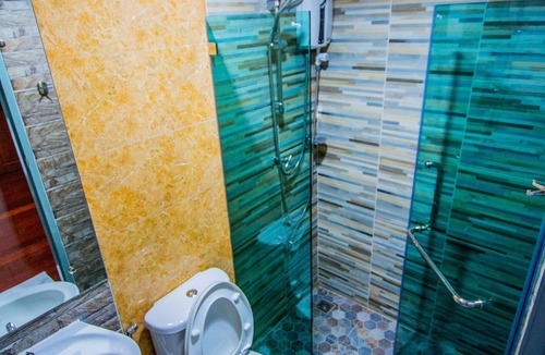 Racha Thewa Hotel | Na Siri Lakeview