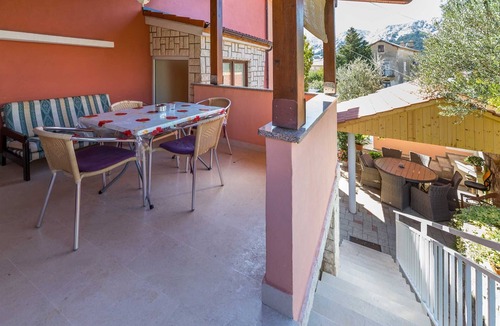 Jurandvor Apartment | Nadica 1st floor - Charming 1BR Apartment for Two, Parking Available