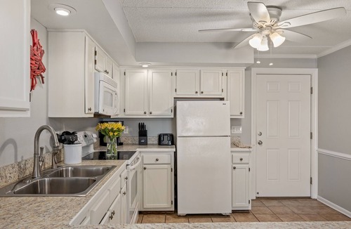 South Nags Head Condo | Nags Head Oceanfront Condo, Sleeps 4, 2 Pools