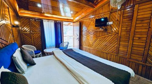 Nainital Bed & Breakfast | Naini Hill View Boho