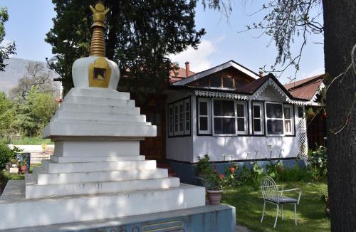 Raison House | Nalze Khar