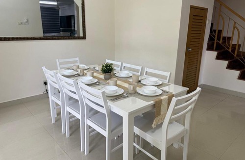 Presint 15 House | Nami Homestay Semi D