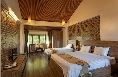 Hoa Lu Hotel | Nan House
