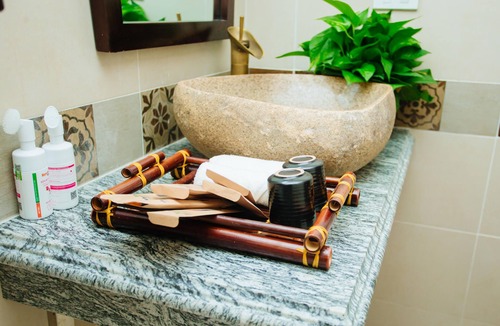 Hoa Lu Hotel | Nan House