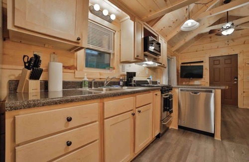 Lookout Valley Neighborhood Association Cabin | Nana Tiny Cabin - City-Side Lookout Mountain