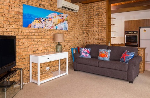 Batehaven House | 'Nandina' Coastal Clifftop Lookout