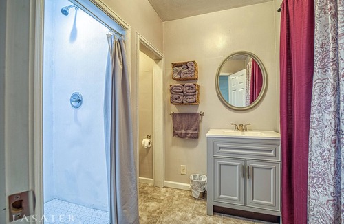 Marshall House | Nanny's Place - Spacious 3BR/2 Bath in Marshall