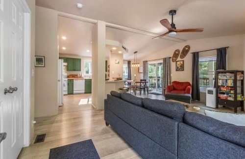 Packwood House | Nanook Haus | BBQ, Fireplace, Wifi, River access