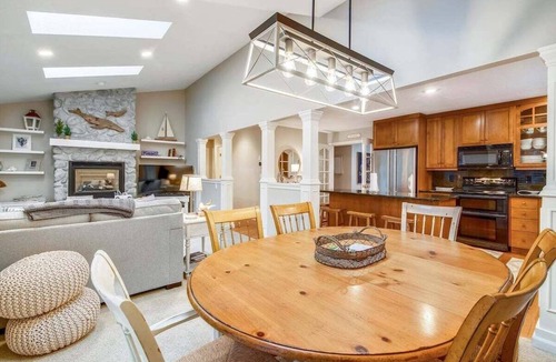 Downtown Cannon Beach House | Nantucket West - Hot Tub!