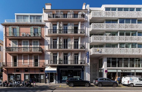 Cannes City Centre Hotel | Naomi Cannes