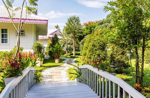 Khanong Phra Hotel | Napasawan Resort