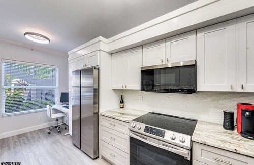 Imperial Golf Estates Condo | NAPLES 2B/2B IMPERIAL CONDO W/STYLE & LAKE VIEWS! POOLS! NEAR EVERYTHING! 102