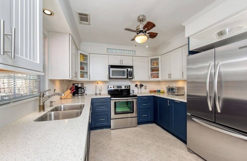 East Naples House | Naples Beach Escape | Pool, Canal Views & Tiki Vibes Near Pier & 5th Avenue