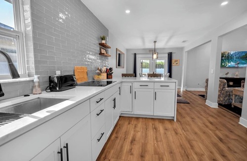 Willoughby Acres House | Naples Beautiful 4 BR Home w/ Screened Lanai - Near Beaches, Clean & Comfortable