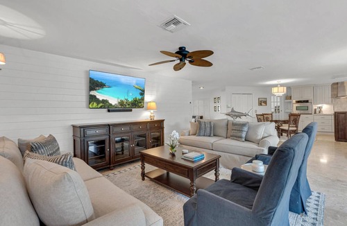 Park Shore House | Naples Coastal Beach Cottage W/Private Pool - Walk to the Beach & Waterside!