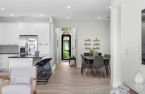 East Naples House | Naples Getaway by Beaches & Pickleball Courts & Botanical Gardens