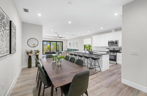 East Naples House | Naples Getaway by Beaches & Pickleball Courts & Botanical Gardens
