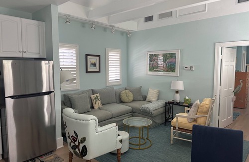 Old Naples Cottage | Naples Historic Home - 1 Bedroom Guest House-steps from beach, quiet setting