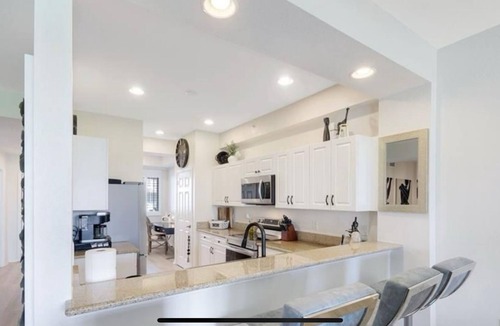 Naples Resort | NAPLES RESORT 2BDRM 2BTH +Den POOL GOLF CLUB AMENITIES 5TH AVENUE BEACH