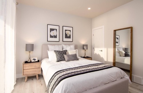 Okanagan-Similkameen Bed & Breakfast | Naramata Dreaming: Heated Pool & Panoramic Lake Views