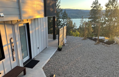 Okanagan-Similkameen Apartment | Naramata Sunset Oasis : Couples romantic getaway.