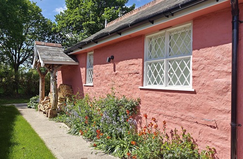 Yarpole House | Nash Lodge - Two Bedroom House, Sleeps 4