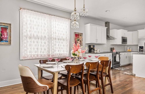 Katie Hill Neighborhood House | Nashville Glam House+IG Worthy, Hot Tub, Pool