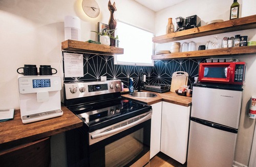 Nashville House | Nashville Guesthouse Oasis with Pool, HotTub & Nature Retreat – 15 Mins to DWTN