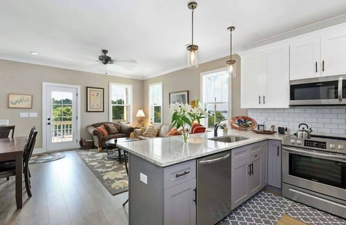 Lakewood Condo | Nashville Lakeview Townhome W Rooftop Deck・Views