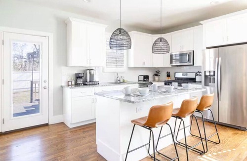 North Nashville House | Nashville Retreat Min to Nashville Gen, Nissan Stadium, Vandy, BNA, & Music Row