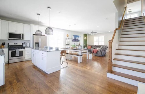 North Nashville House | Nashville Retreat Min to Nashville Gen, Nissan Stadium, Vandy, BNA, & Music Row