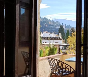 Albaicin Ski Chalet | Nasrid Generalife - Carmen con patio ajardinado y vistas panorámicas
