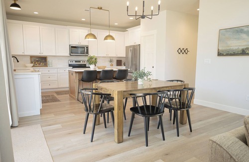 Cedar City House | National Park Launching Pad - 3 beds 2.5 baths - Tesla Charger