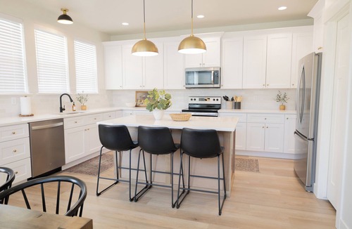 Cedar City House | National Park Launching Pad - 3 beds 2.5 baths - Tesla Charger