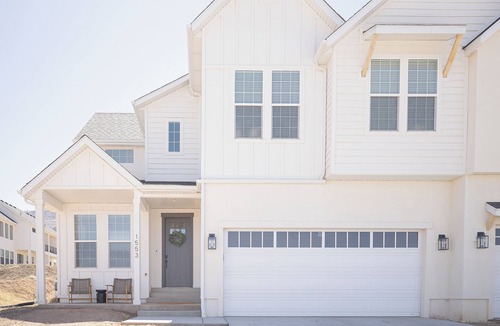 Cedar City House | National Park Launching Pad - 3 beds 2.5 baths - Tesla Charger
