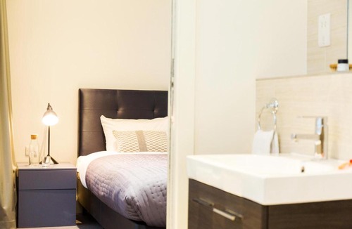 Tower Hill Apartment | Native Tower Bridge