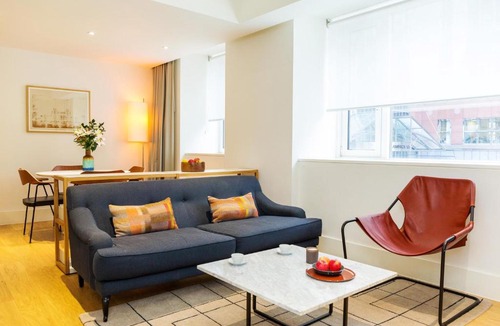 Tower Hill Apartment | Native Tower Bridge