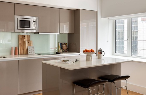 Tower Hill Apartment | Native Tower Bridge