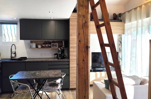 Camps-la-Source Apartment | Natural haven of peace in Provence with garden and jacuzzi for 2/3 people