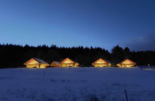 Langweiler Ski Chalet | Natural log cabin chalet (new build 2025!) in the Hunsrück with lake and national park views