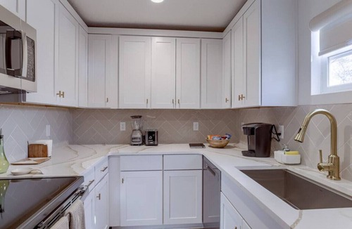 Lincoln House | Natural Organic White Modern Getaway