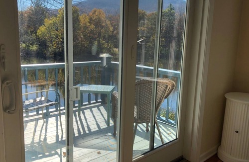 Dorset House | Nature, activities, dining, farmers market and shopping near town.